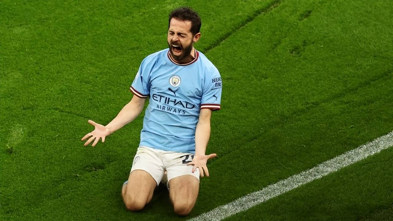 多特蒙德训练开放日，冲刺阶段状态回暖引欢呼，英超在即，更衣室氛围转暖的简单介绍