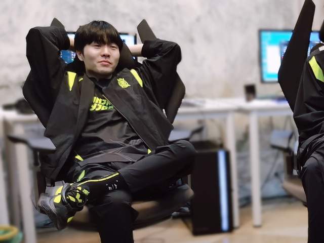 yy易游平官网入口关于Rookie在RNG比赛中关键助攻穆雷在TES比赛中比分优势明显之后，巴塞罗那止住颓势备战社区盾的信息